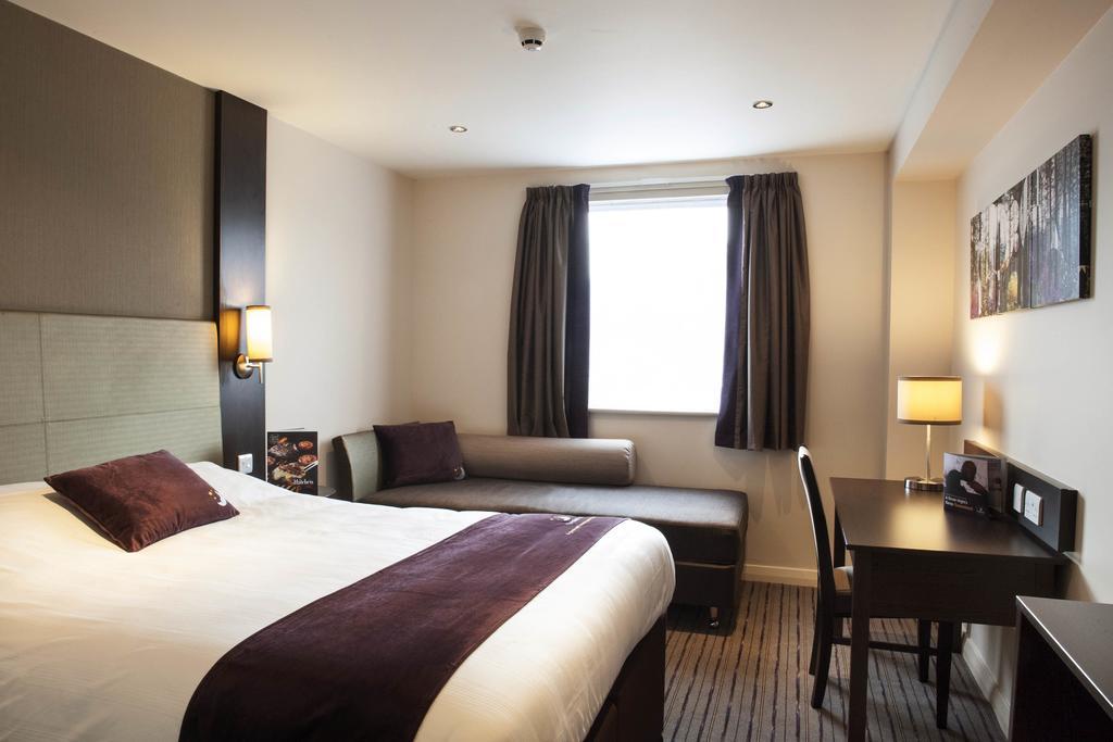 Premier Inn Peterborough - Ferry Meadows Εξωτερικό φωτογραφία