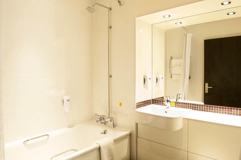 Premier Inn Peterborough - Ferry Meadows Εξωτερικό φωτογραφία