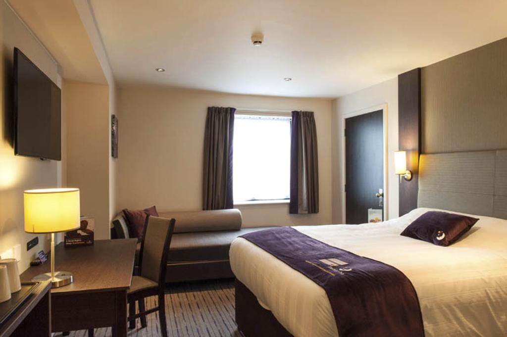 Premier Inn Peterborough - Ferry Meadows Εξωτερικό φωτογραφία